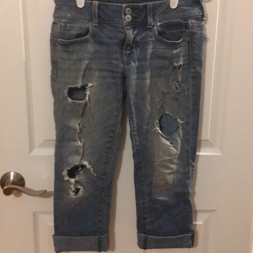American Eagle distressed capris.